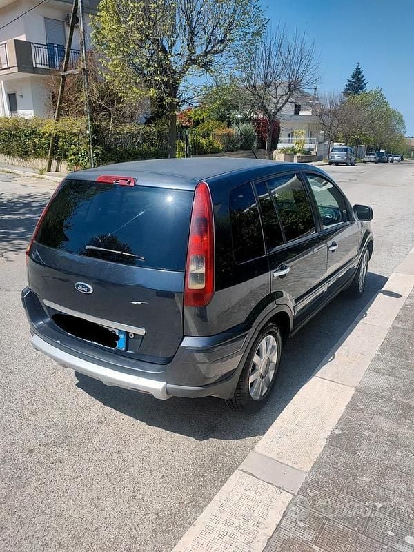 Usata Ford Fusion 68 CV (50 kW) 2010 Grigio Utilitaria