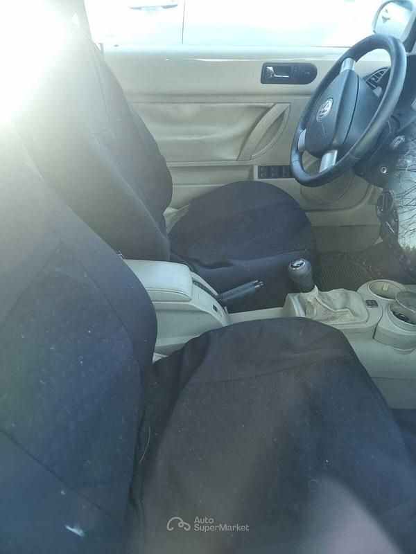 Usata VW New Beetle Cabriolet 105 CV (77 kW) 2007 Beige Cabrio