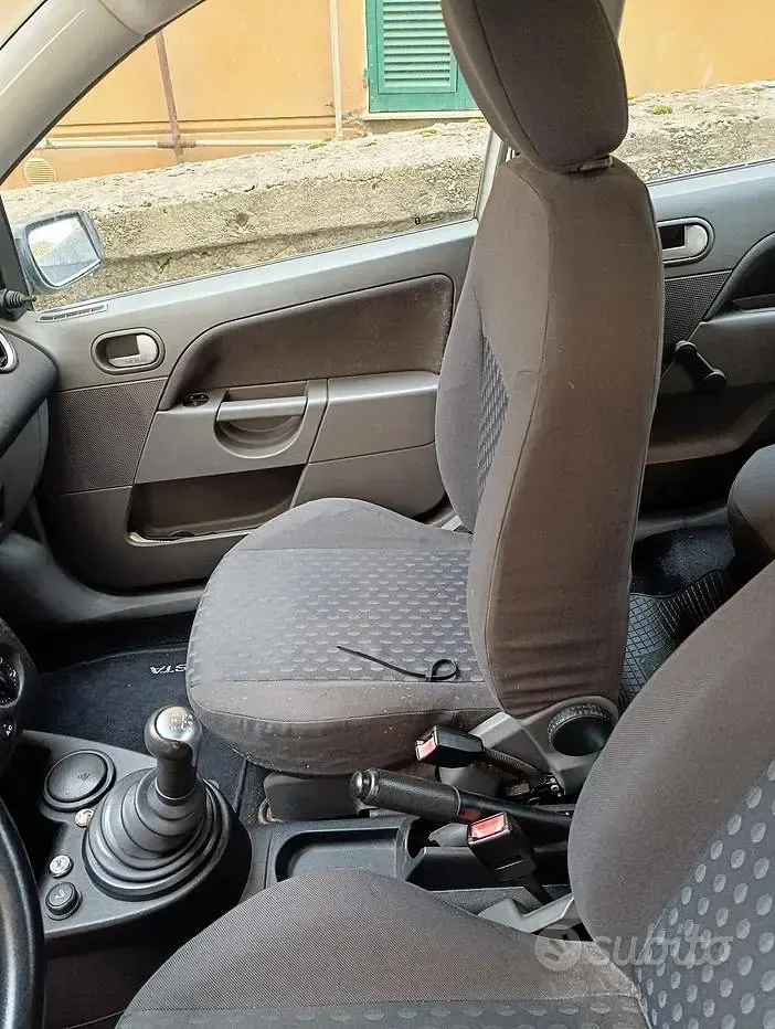 Usata Ford Fiesta 2002 Grigio Utilitaria