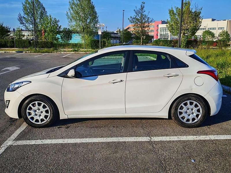 Occasion Hyundai i30 Comfort 110 PK (80 kW) 2012 Wit Sedan