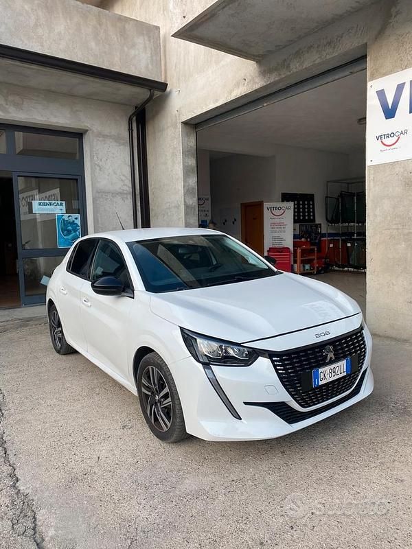 Usata Peugeot 208 101 CV (74 kW) 2022 Bianco Utilitaria