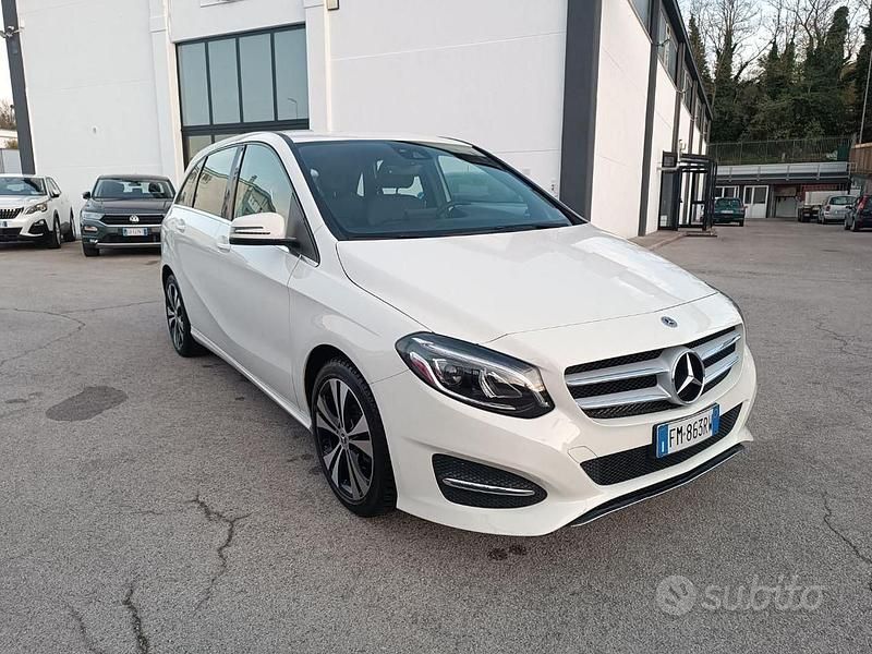 Usata Mercedes B180 109 CV (80 kW) 2018 Bianco Monovolume