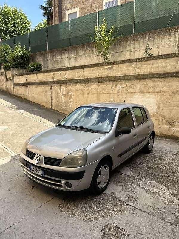 Usata Renault Clio II Authentique 58 CV (42 kW) 2005 Berlina