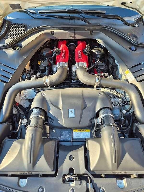 Usata Ferrari California 560 CV (411 kW) 2014 Bianco Cabrio