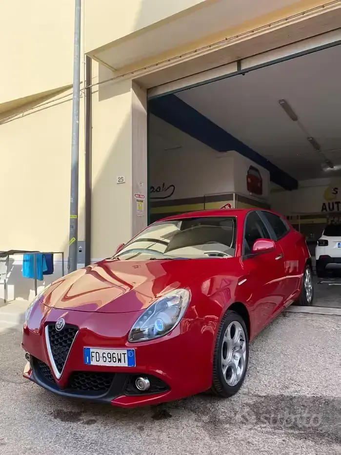 Usata Alfa Romeo Giulietta Sprint 120 CV (88 kW) 2016 Rosso Utilitaria