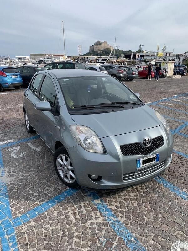 Usata Toyota Yaris 90 CV (66 kW) 2008 Grigio Utilitaria