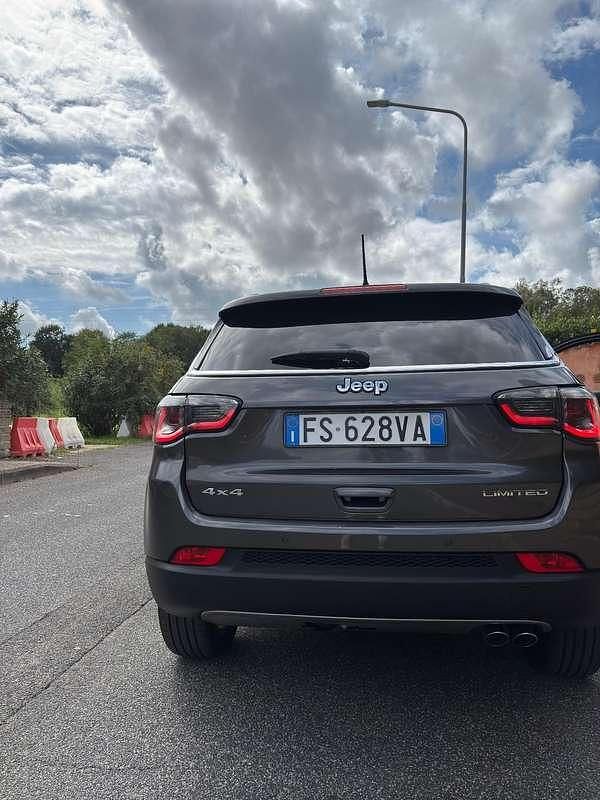 Usata Jeep Compass Limited 140 CV (102 kW) 2018 Grigio SUV