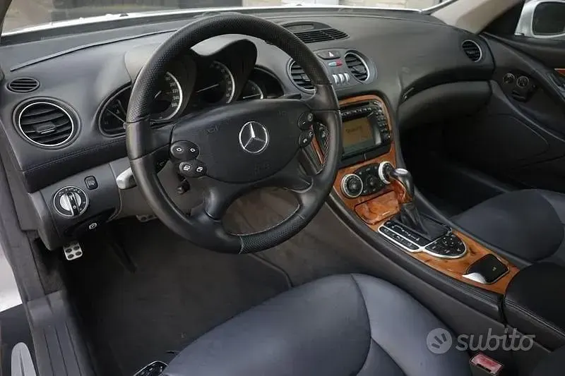 Begagnad Mercedes SL500 306 HK (225 kW) 2002 Silver Cab