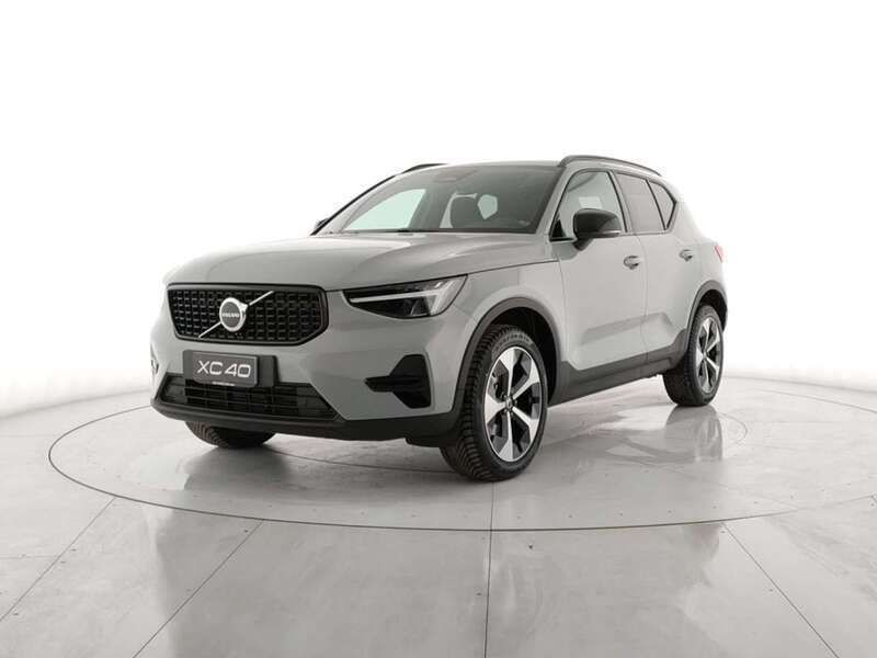 Nuova Volvo XC40 Plus 198 CV (145 kW) 2025 Vapour grey SUV