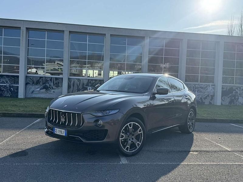 Usata Maserati Levante 250 CV (183 kW) 2021 Grigio SUV