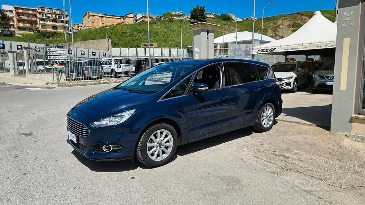 Usata Ford S-MAX Titanium 150 CV (110 kW) 2017 Blu Monovolume