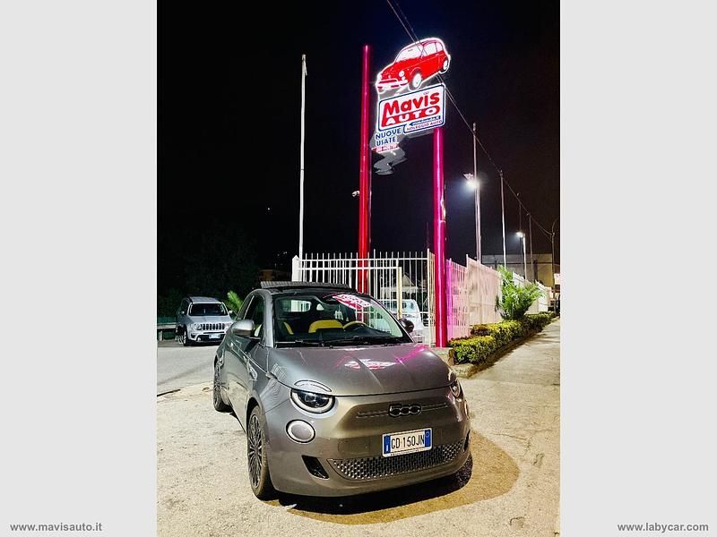 Usata Fiat 500e La Prima 86 kW (118 CV) 2021 Grigio Cabrio
