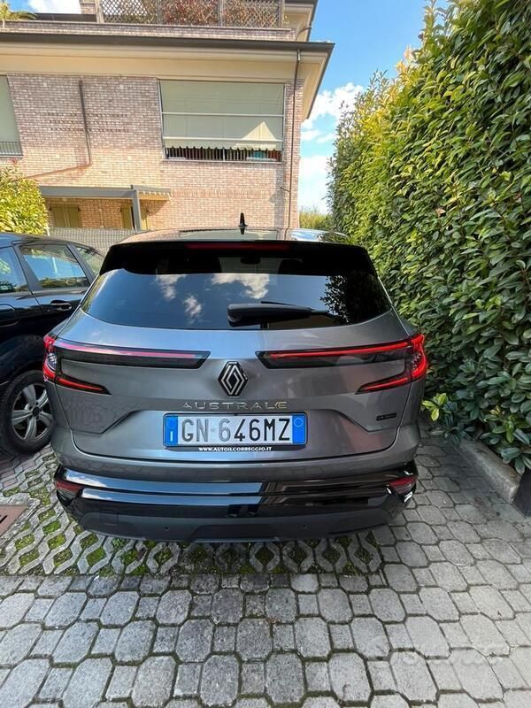 Usata Renault Austral Techno 200 CV (147 kW) 2023 Grigio SUV