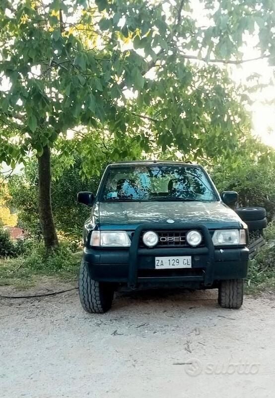 Verde Usata 1997 Opel Frontera Sport SUV | 4200 € (Buon prezzo) - Immagine 1/4