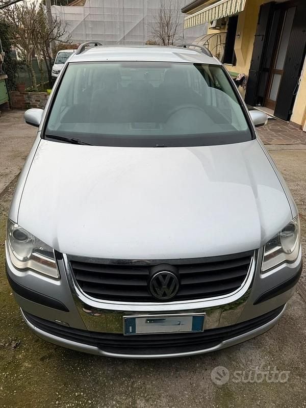 Usata VW Touran Conceptline 105 CV (77 kW) 2008 Grigio Monovolume