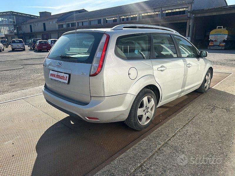 Usata Ford Focus 90 CV (66 kW) 2009 Grigio Station wagon
