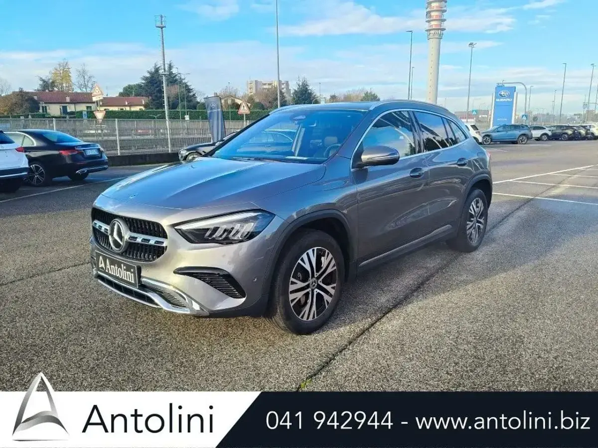 Usata Mercedes GLA200 Advanced 150 CV (110 kW) 2024 Grigio scuro SUV