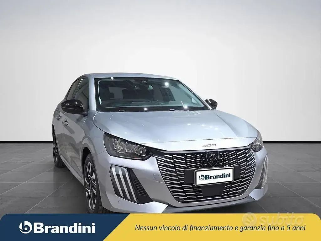 Usata Peugeot 208 Allure 101 CV (74 kW) 2025 Grigio artense Utilitaria
