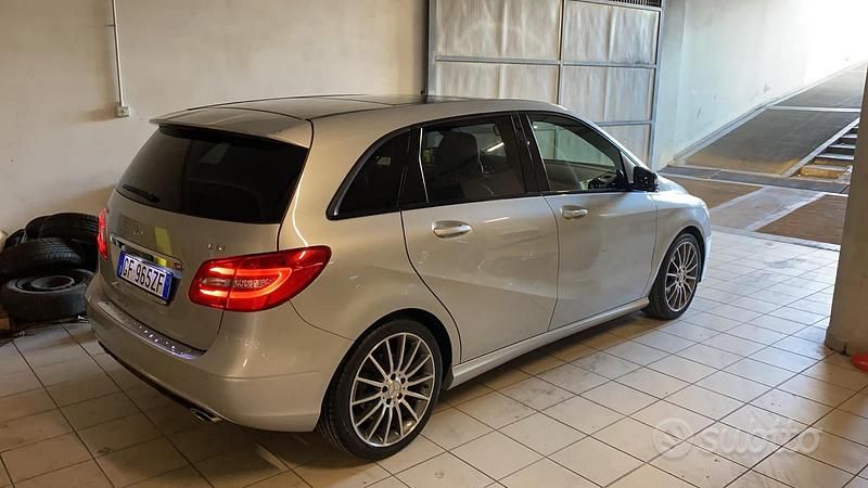 Usata Mercedes 180 109 CV (80 kW) 2015 Grigio Berlina