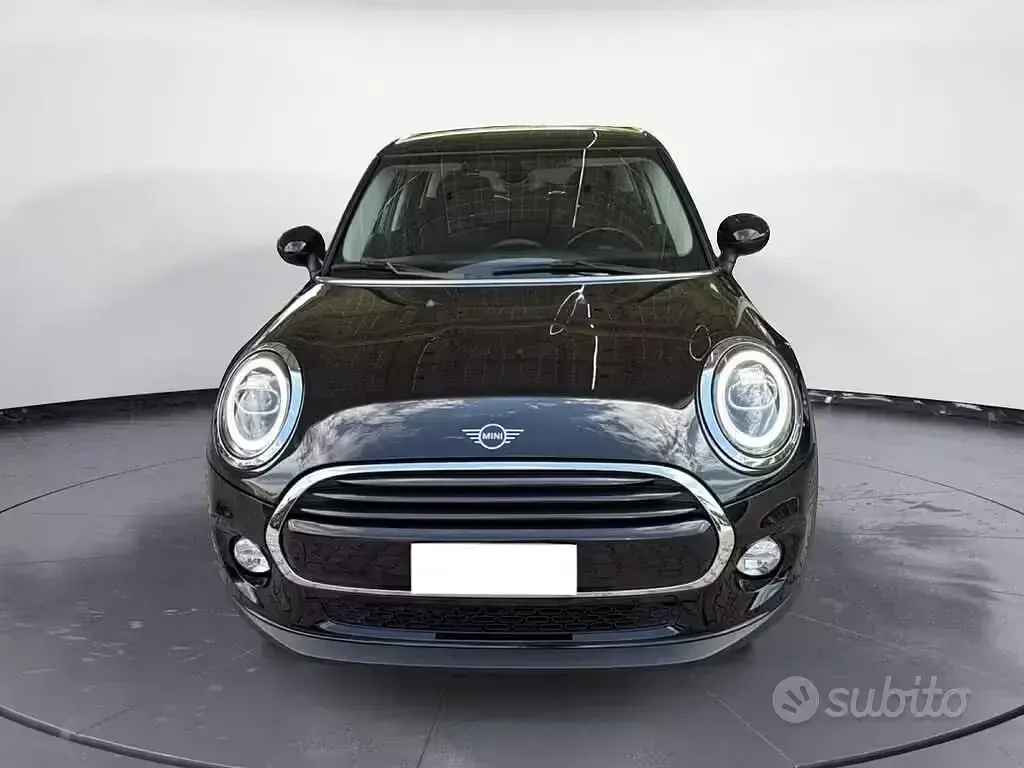 Usata Mini Cooper D 116 CV (85 kW) 2019 Nero Utilitaria