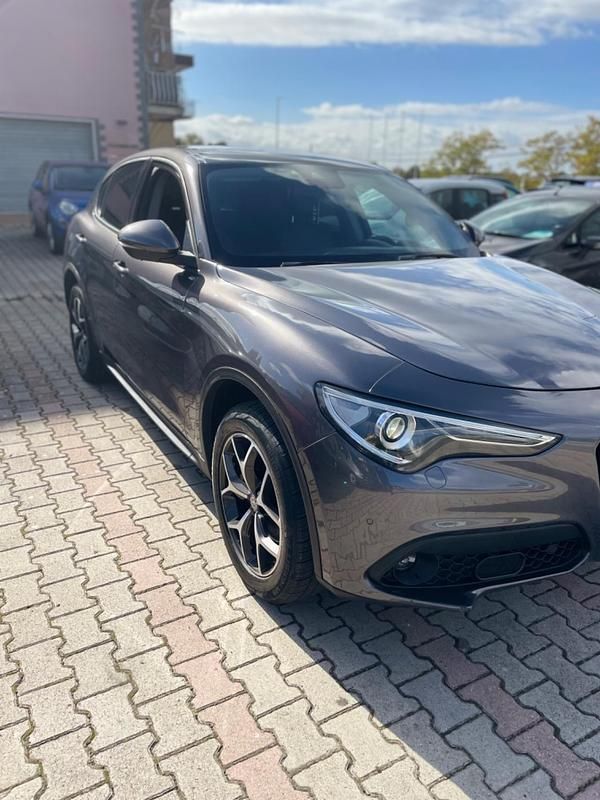 Usata Alfa Romeo Stelvio Super 210 CV (154 kW) 2019 Grigio SUV