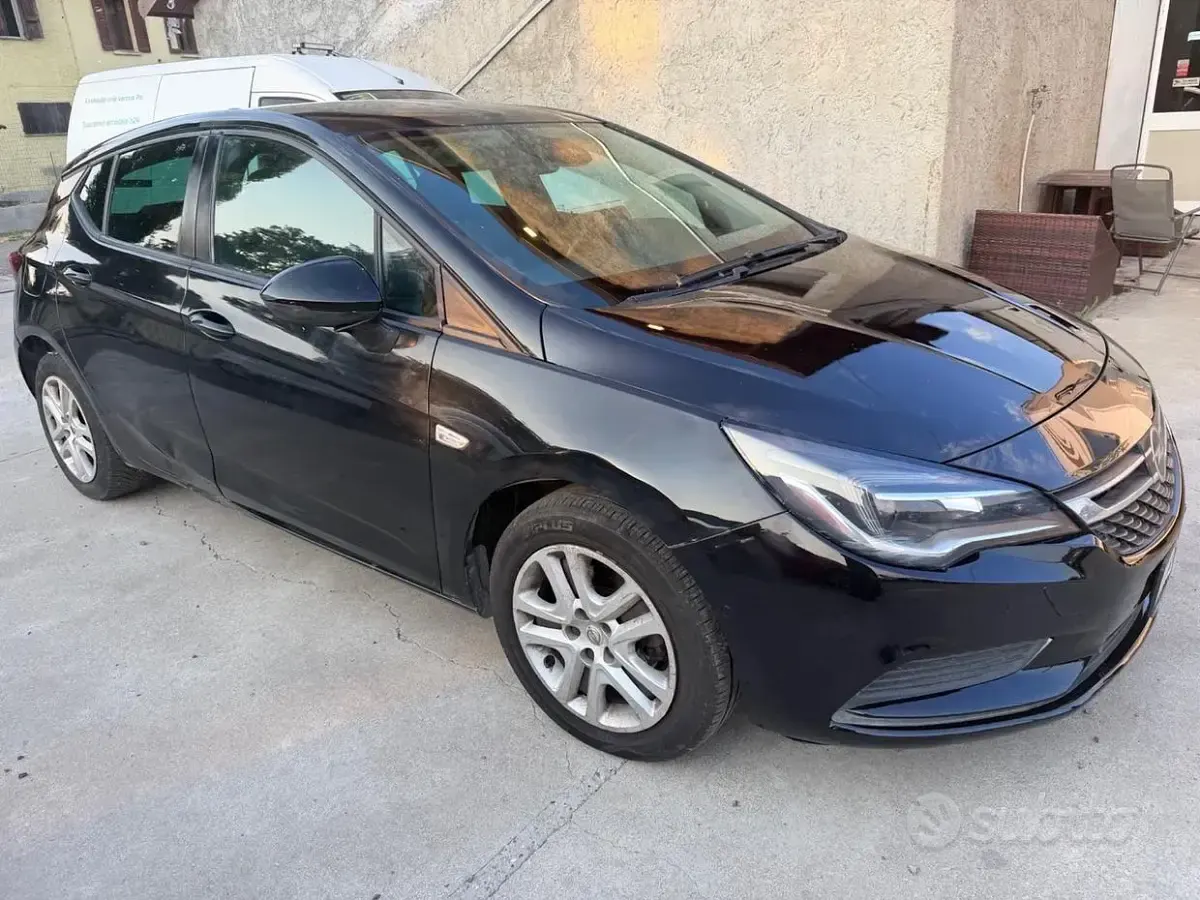Usata Opel Astra Innovation 150 CV (110 kW) 2019 Nero Berlina