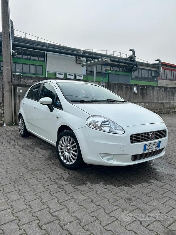 Usata Fiat Grande Punto 75 CV (55 kW) 2008 Bianco Utilitaria