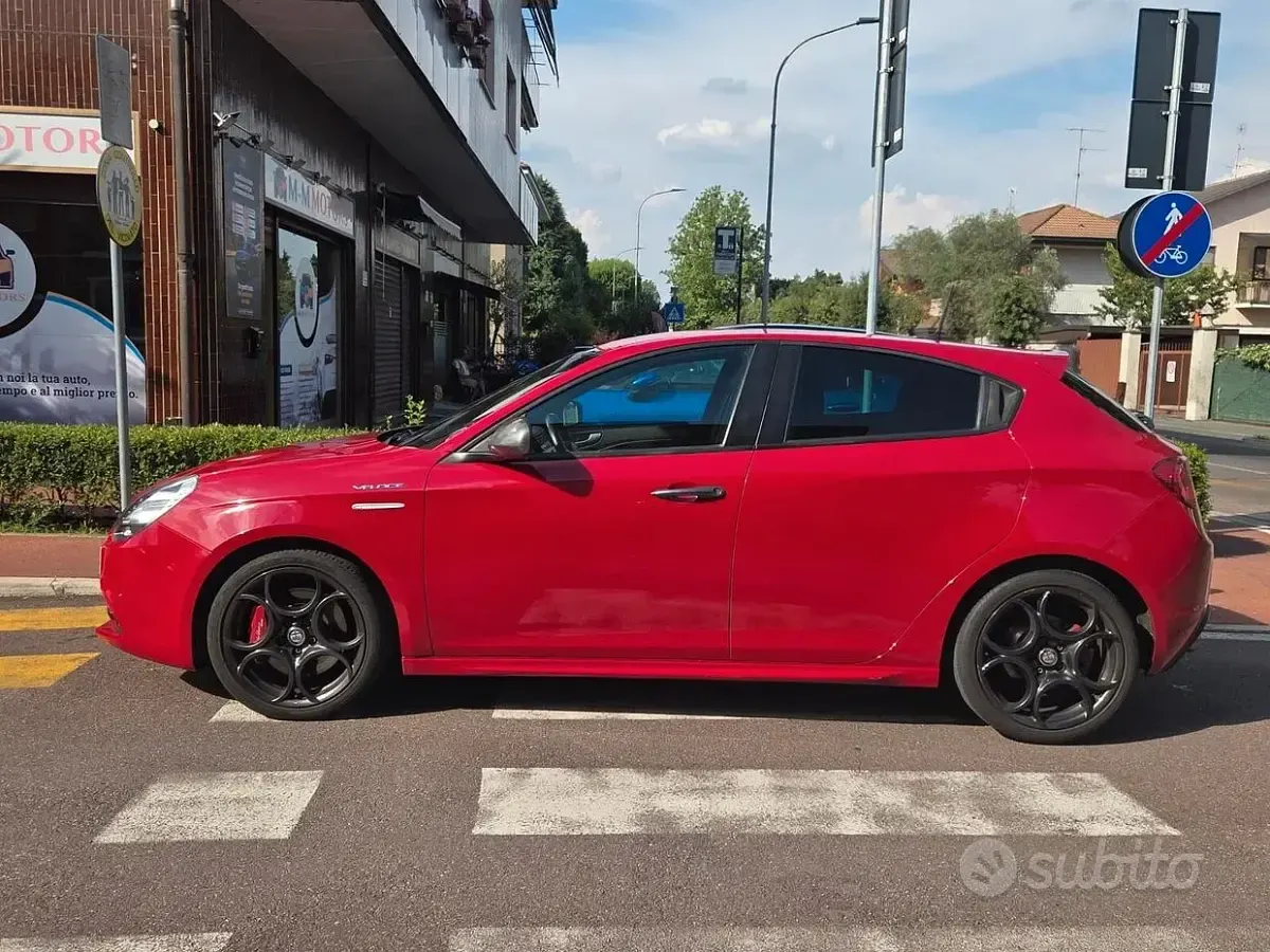 Usata Alfa Romeo Giulietta Veloce 241 CV (177 kW) 2017 Rosso Utilitaria