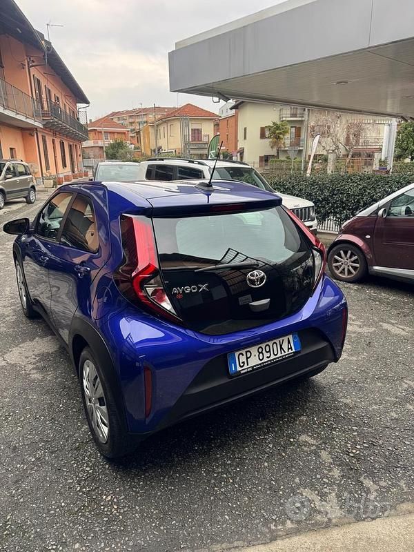 Usata Toyota Aygo X Lounge 72 CV (52 kW) 2023 Viola SUV