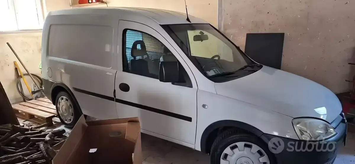 Usata Opel Combo 45 CV (33 kW) 2008 Monovolume