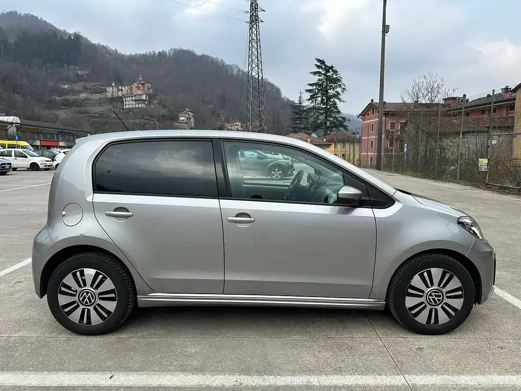 Usata VW e-up! 61 kW (83 CV) 2021 Argento Utilitaria