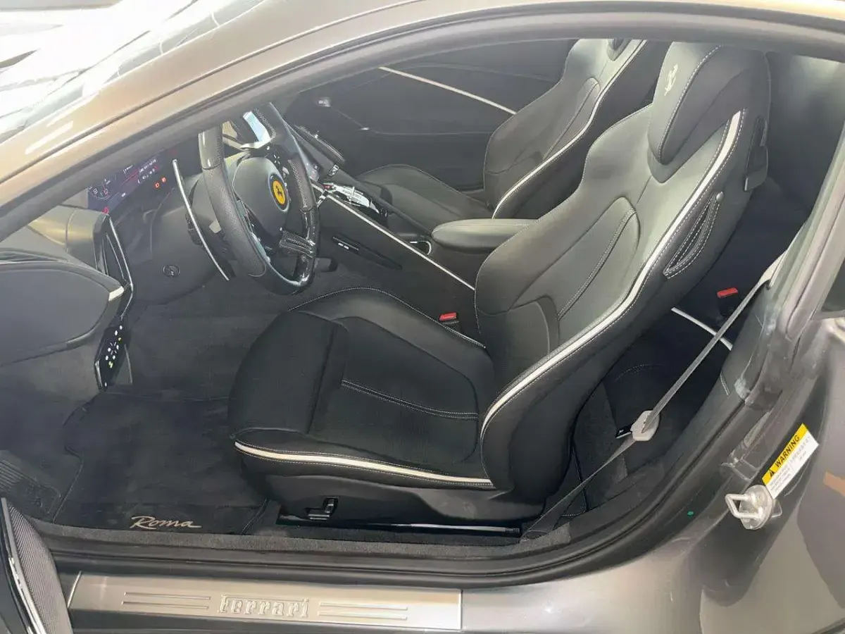 Usata Ferrari Roma 620 CV (456 kW) 2024 Grigio scuro Coupé