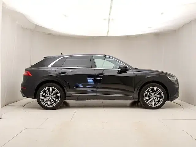 Usata Audi Q8 Sport 286 CV (210 kW) 2020 Nero orca metallizzato SUV