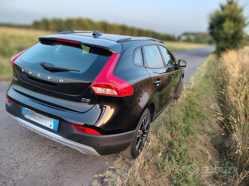 Usata Volvo V40 CC 120 CV (88 kW) 2018 Nero Station wagon
