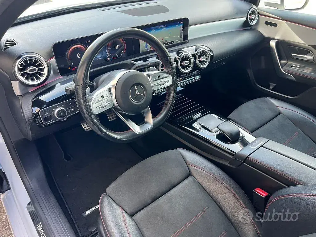 Usata Mercedes A180 AMG line 116 CV (85 kW) 2019 Bianco Berlina