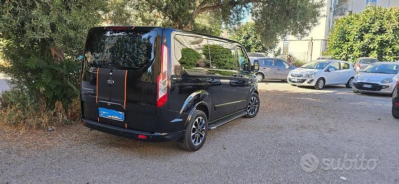 Usata Ford Tourneo Custom Sport 170 CV (125 kW) 2019 Nero Furgone