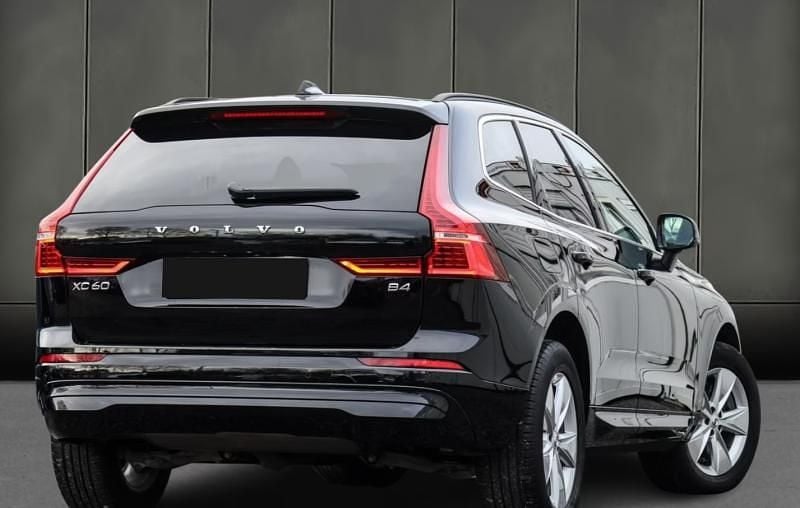 Usata Volvo XC60 Core 197 CV (144 kW) 2023 Nero metallizzato SUV