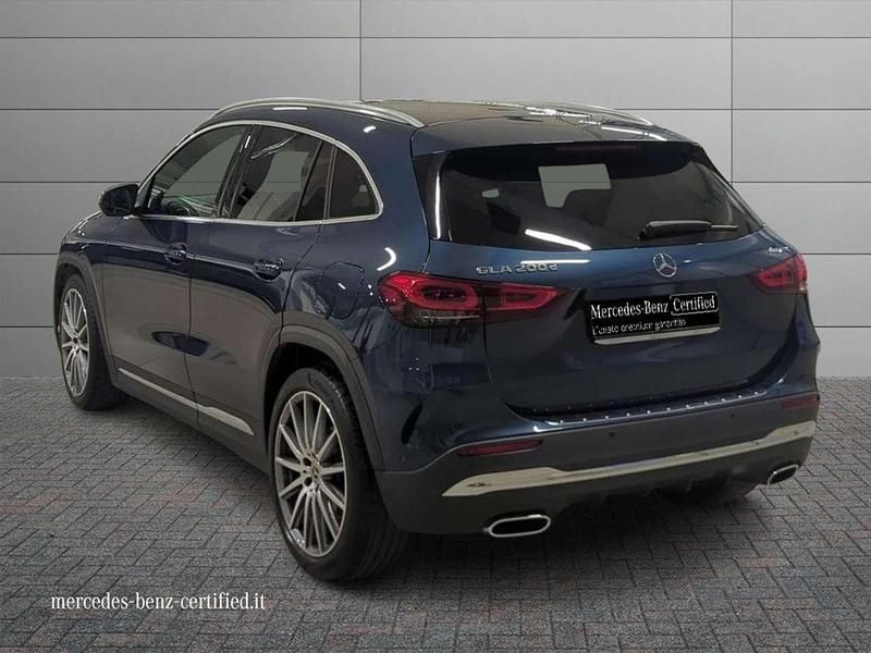 Usata Mercedes GLA200 Premium 150 CV (110 kW) 2023 Blu scuro metallizzato SUV