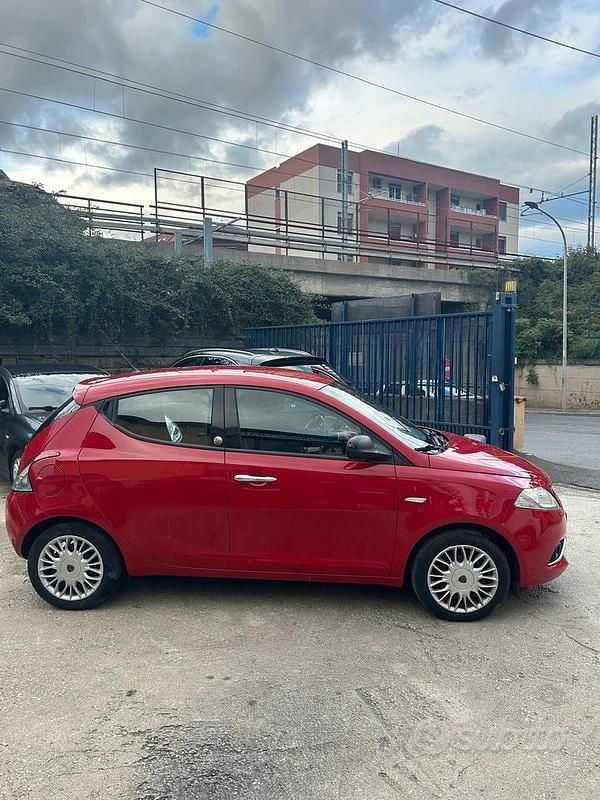 Usata Lancia Ypsilon 2016 Rosso Utilitaria