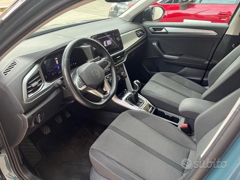 Usata VW T-Roc Life 116 CV (85 kW) 2022 Blu SUV