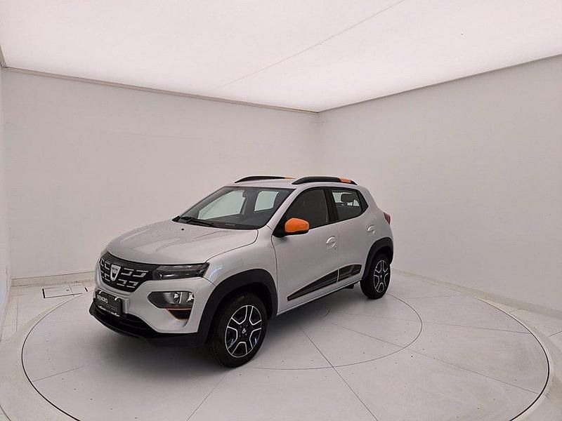 Usata Dacia Spring Comfort Plus 33 kW (45 CV) 2023 Argento metallizzato Utilitaria