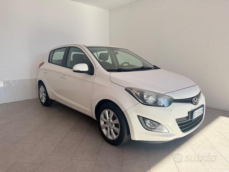 Usata Hyundai i20 Edition 85 CV (62 kW) 2013 Bianco Berlina