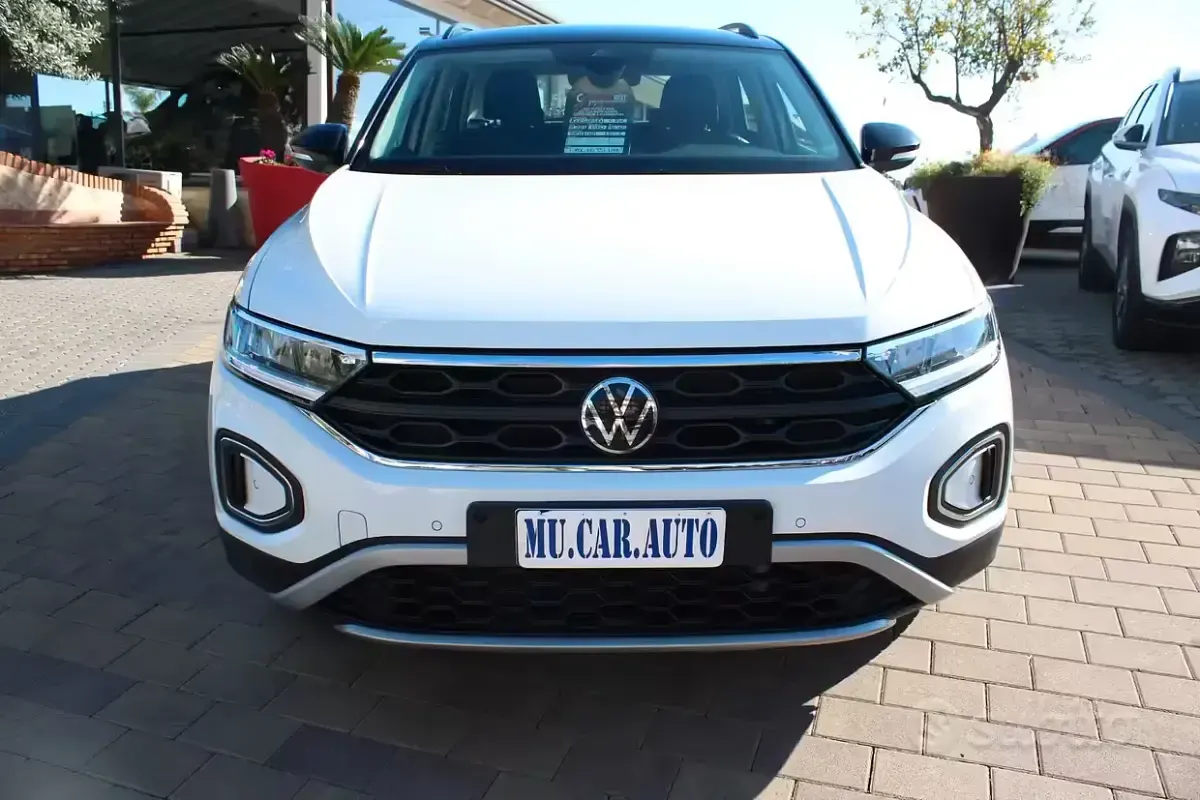 Usata VW T-Roc Life 110 CV (80 kW) 2023 Bianco SUV