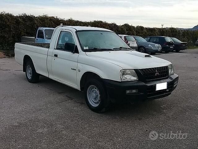 Usata Mitsubishi L200 89 CV (65 kW) 2004 Bianco Pick-up