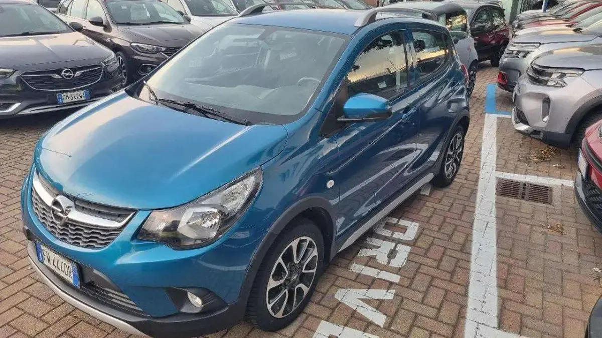 Usata Opel Karl Rocks 73 CV (53 kW) 2019 Verde Utilitaria