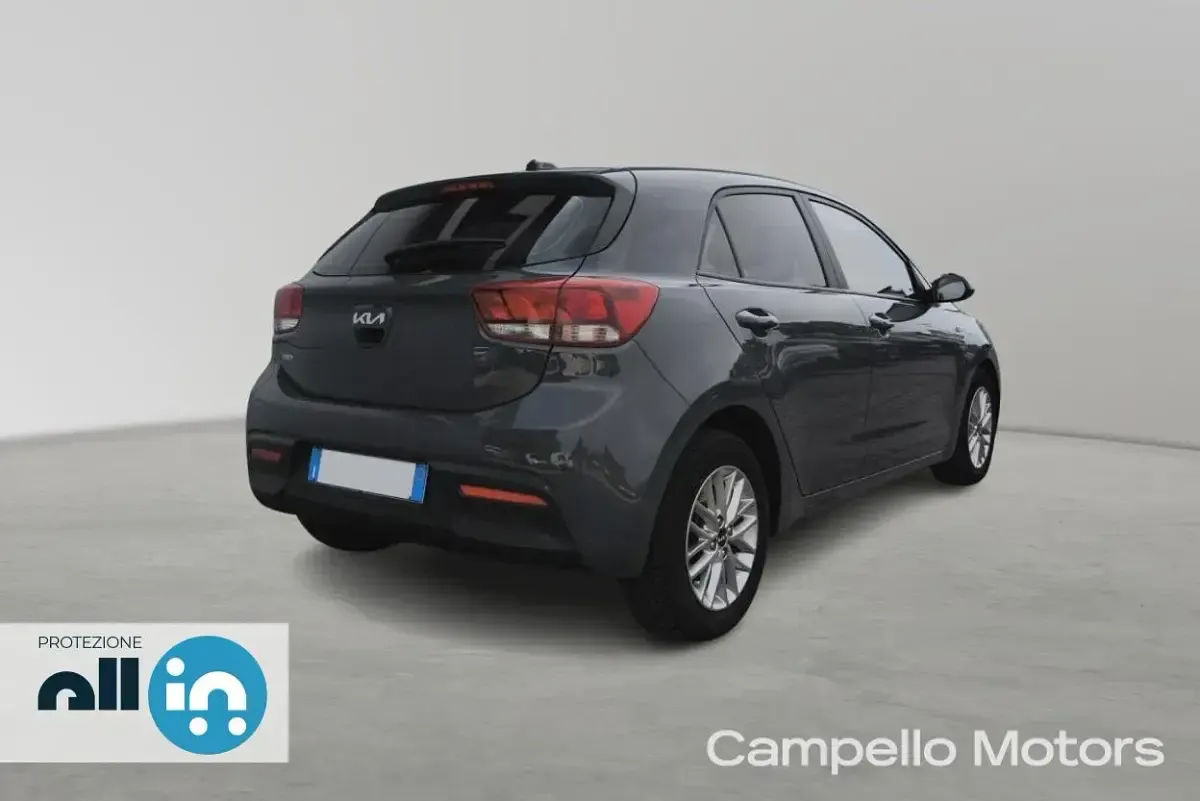 Usata Kia Rio Style 120 CV (88 kW) 2022 Grigio scuro met. Berlina