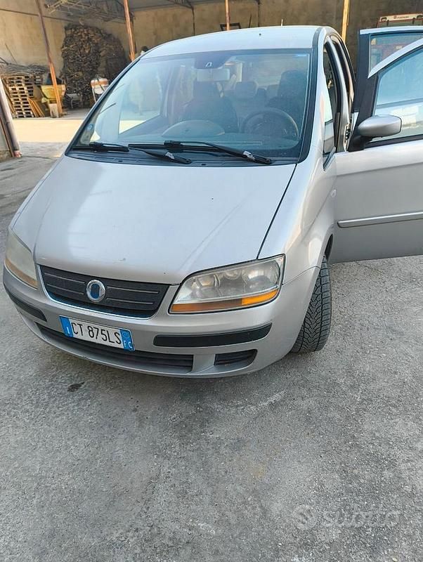 Usata Fiat Idea 69 CV (50 kW) 2005 Grigio Monovolume