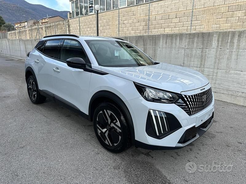 Usata Peugeot 2008 Allure 101 CV (74 kW) 2025 SUV