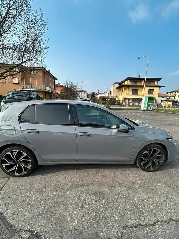 Usata VW Golf VIII 150 CV (110 kW) 2022 Grigio Berlina