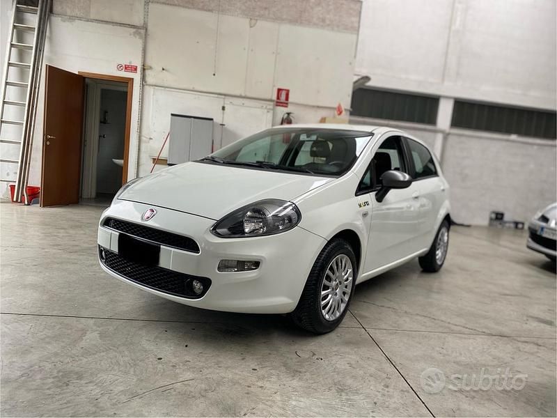 Usata Fiat Grande Punto Young 77 CV (56 kW) 2014 Bianco Utilitaria